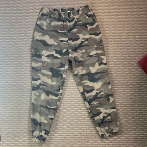 h&m camo pants. womans size 10. no stains